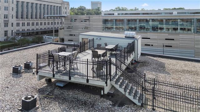 360 W Pershing Road 030, Kansas City, MO 64108