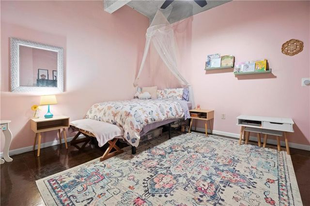 360 W Pershing Road 030, Kansas City, MO 64108