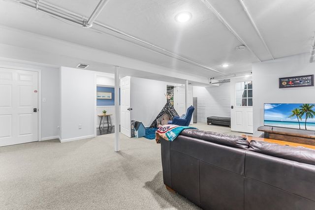 535 Great Plain Ave, Needham, MA 02492