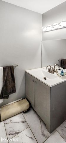 39025 Buckingham Drive, Romulus, MI 48174