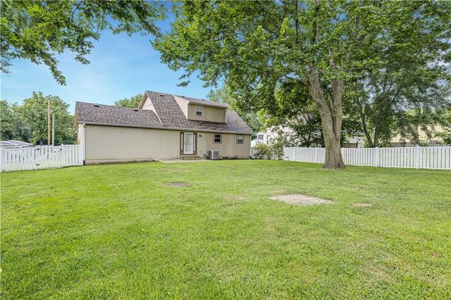 312 Walnut Street, Cleveland, MO 64734