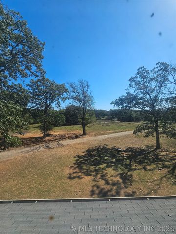 203 E Red Oak Drive, Durant, OK 74701