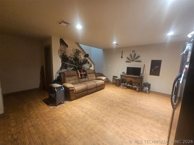 203 E Red Oak Drive, Durant, OK 74701