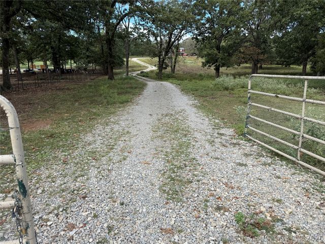 203 E Red Oak Drive, Durant, OK 74701