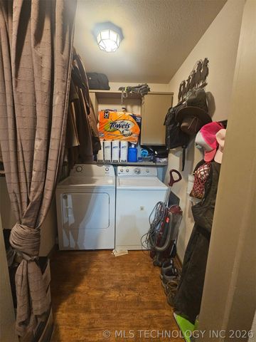 203 E Red Oak Drive, Durant, OK 74701