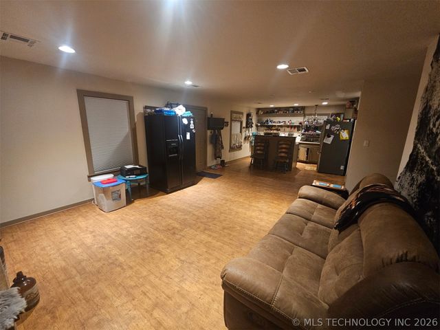 203 E Red Oak Drive, Durant, OK 74701