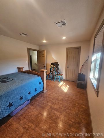 203 E Red Oak Drive, Durant, OK 74701