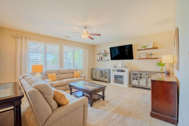 1116 W Muir Way, Hanford, CA 93230