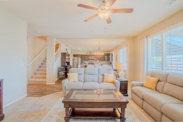 1116 W Muir Way, Hanford, CA 93230