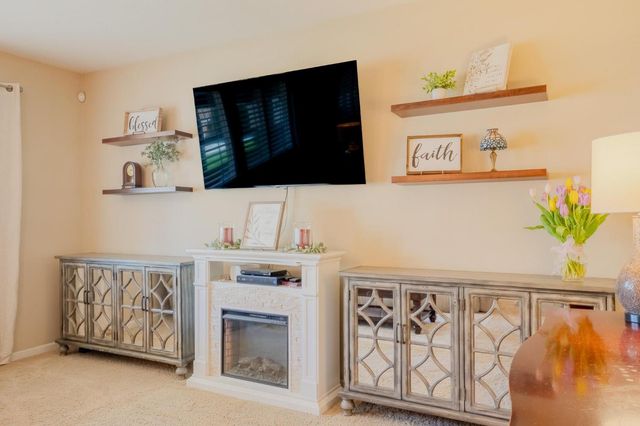 1116 W Muir Way, Hanford, CA 93230