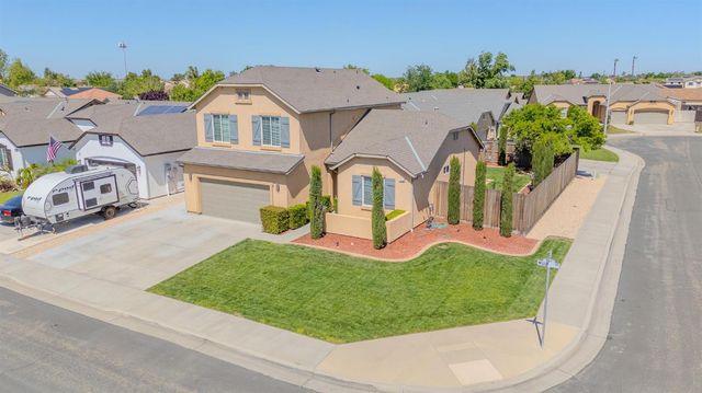 1116 W Muir Way, Hanford, CA 93230