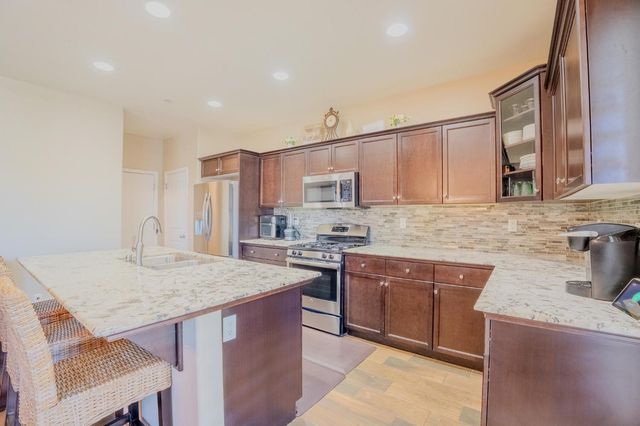 1116 W Muir Way, Hanford, CA 93230