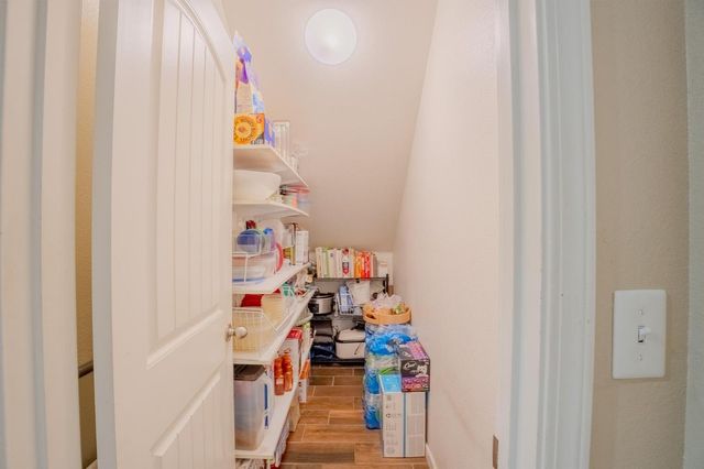 1116 W Muir Way, Hanford, CA 93230