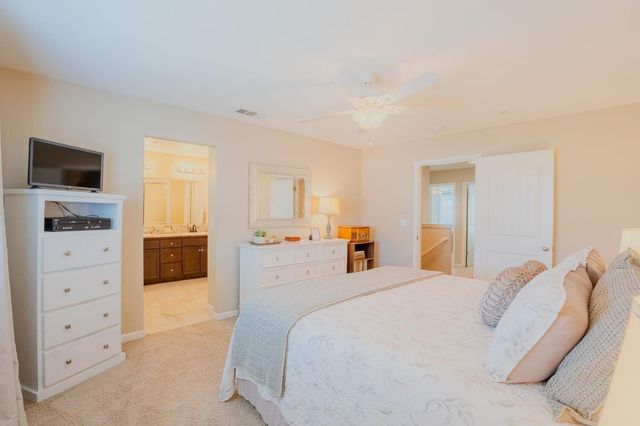 1116 W Muir Way, Hanford, CA 93230