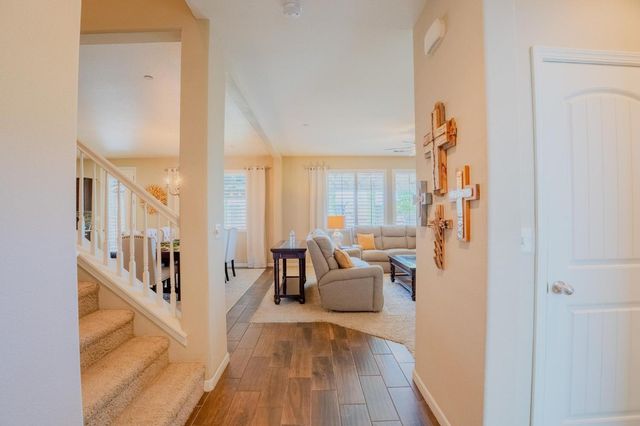 1116 W Muir Way, Hanford, CA 93230