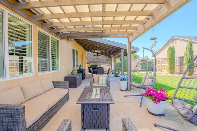 1116 W Muir Way, Hanford, CA 93230