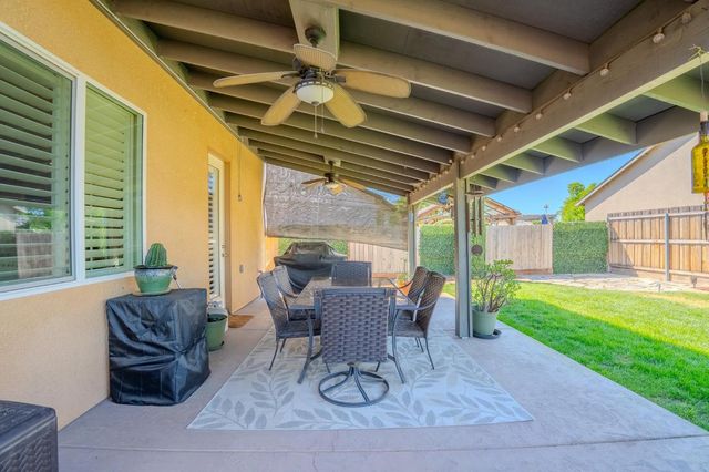 1116 W Muir Way, Hanford, CA 93230