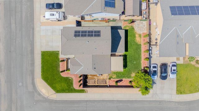 1116 W Muir Way, Hanford, CA 93230