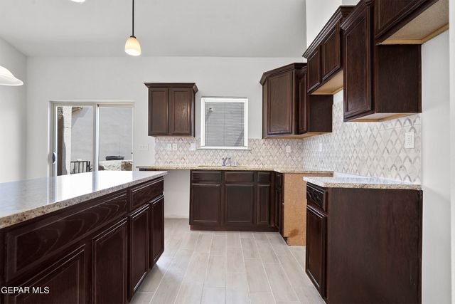 612 Cedarwood Avenue, El Paso, TX 79928