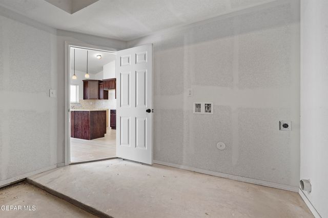 612 Cedarwood Avenue, El Paso, TX 79928