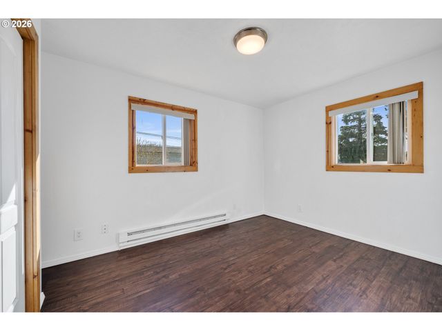 111 CYPRESS Ave, Garibaldi, OR 97118