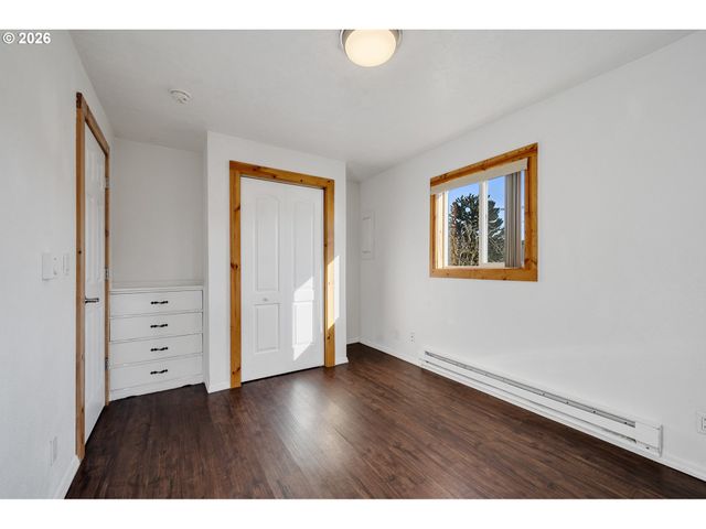 111 CYPRESS Ave, Garibaldi, OR 97118