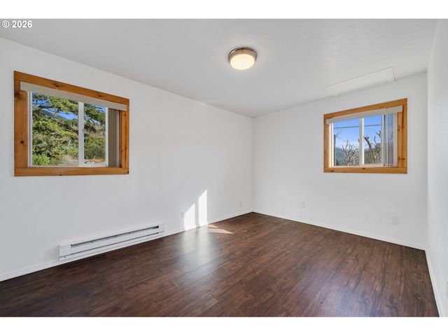 111 CYPRESS Ave, Garibaldi, OR 97118