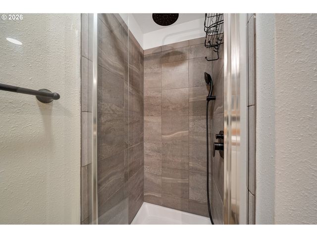 111 CYPRESS Ave, Garibaldi, OR 97118