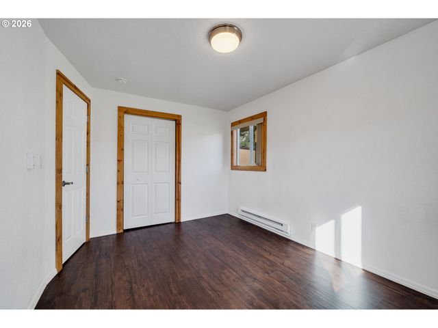 111 CYPRESS Ave, Garibaldi, OR 97118