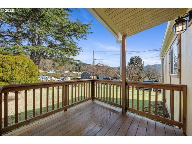 111 CYPRESS Ave, Garibaldi, OR 97118
