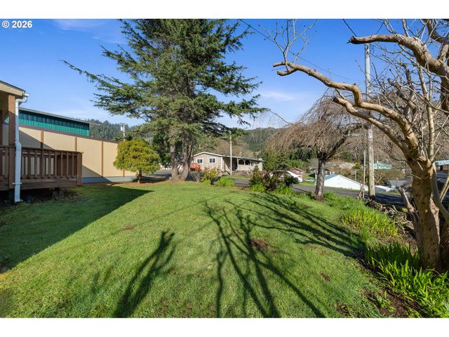 111 CYPRESS Ave, Garibaldi, OR 97118