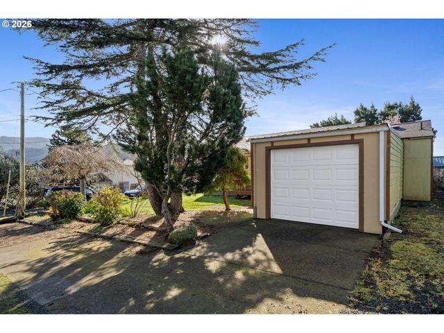 111 CYPRESS Ave, Garibaldi, OR 97118