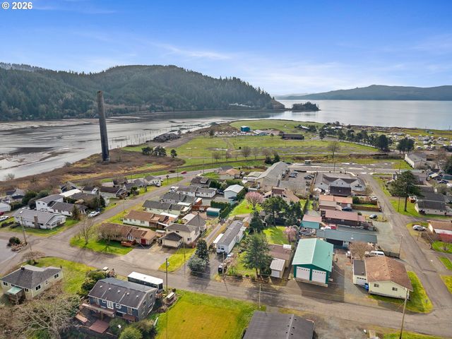 111 CYPRESS Ave, Garibaldi, OR 97118