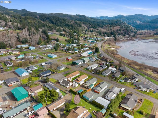 111 CYPRESS Ave, Garibaldi, OR 97118