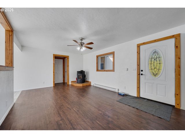 111 CYPRESS Ave, Garibaldi, OR 97118