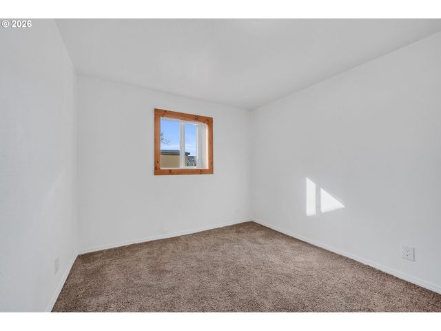 111 CYPRESS Ave, Garibaldi, OR 97118