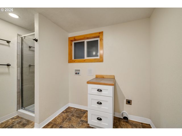 111 CYPRESS Ave, Garibaldi, OR 97118