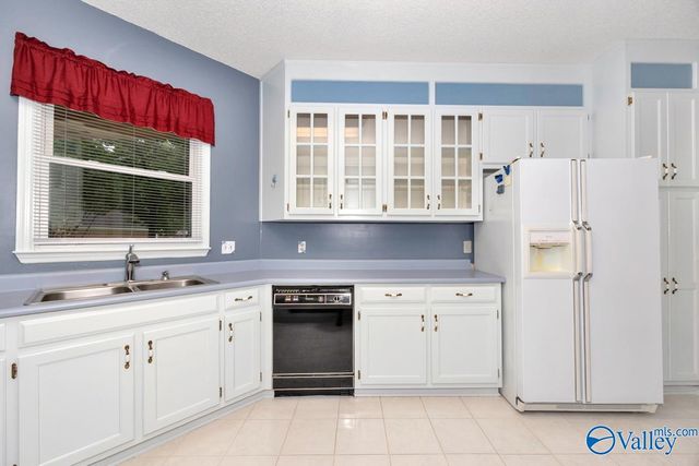 1809 Edgemere Court SE, Huntsville, AL 35803