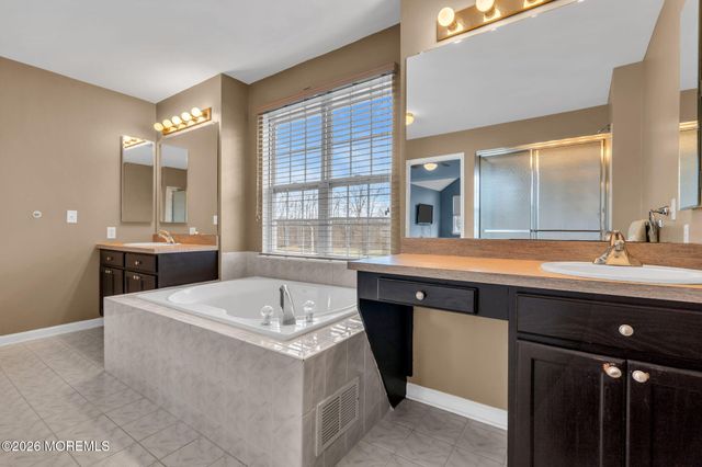 6 Scarborough Drive, Jackson, NJ 08527