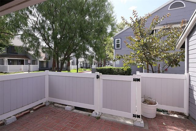 302 Monroe Court, Azusa, CA 91702