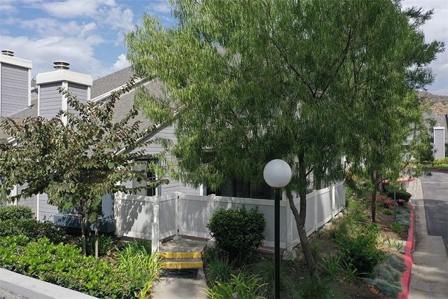 302 Monroe Court, Azusa, CA 91702