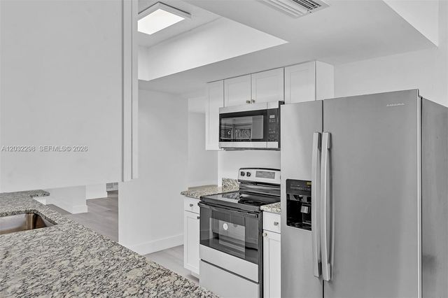 3940 NW 47th Ave, Lauderdale Lakes, FL 33319