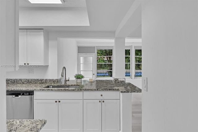 3940 NW 47th Ave, Lauderdale Lakes, FL 33319