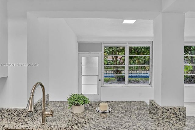3940 NW 47th Ave, Lauderdale Lakes, FL 33319