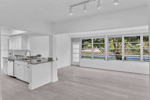 3940 NW 47th Ave, Lauderdale Lakes, FL 33319