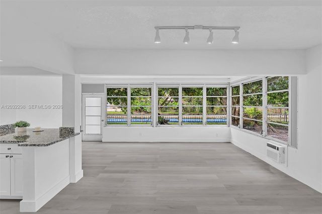 3940 NW 47th Ave, Lauderdale Lakes, FL 33319