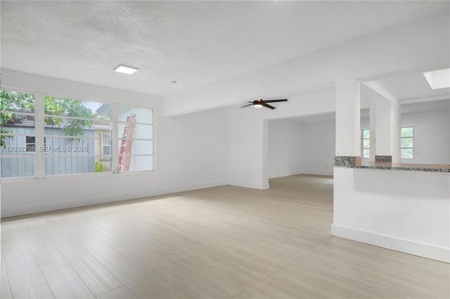 3940 NW 47th Ave, Lauderdale Lakes, FL 33319