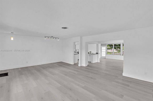 3940 NW 47th Ave, Lauderdale Lakes, FL 33319