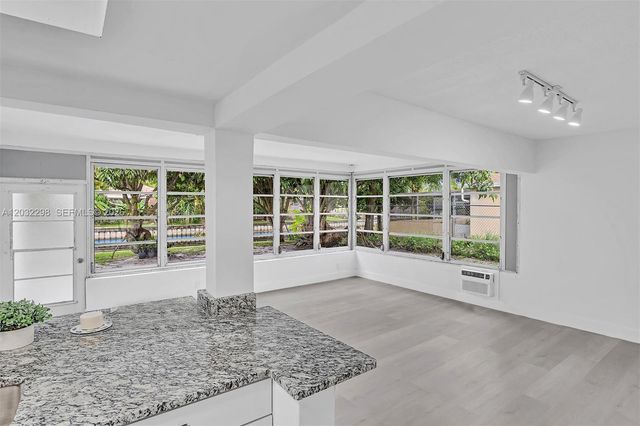 3940 NW 47th Ave, Lauderdale Lakes, FL 33319
