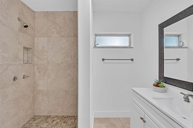 3940 NW 47th Ave, Lauderdale Lakes, FL 33319